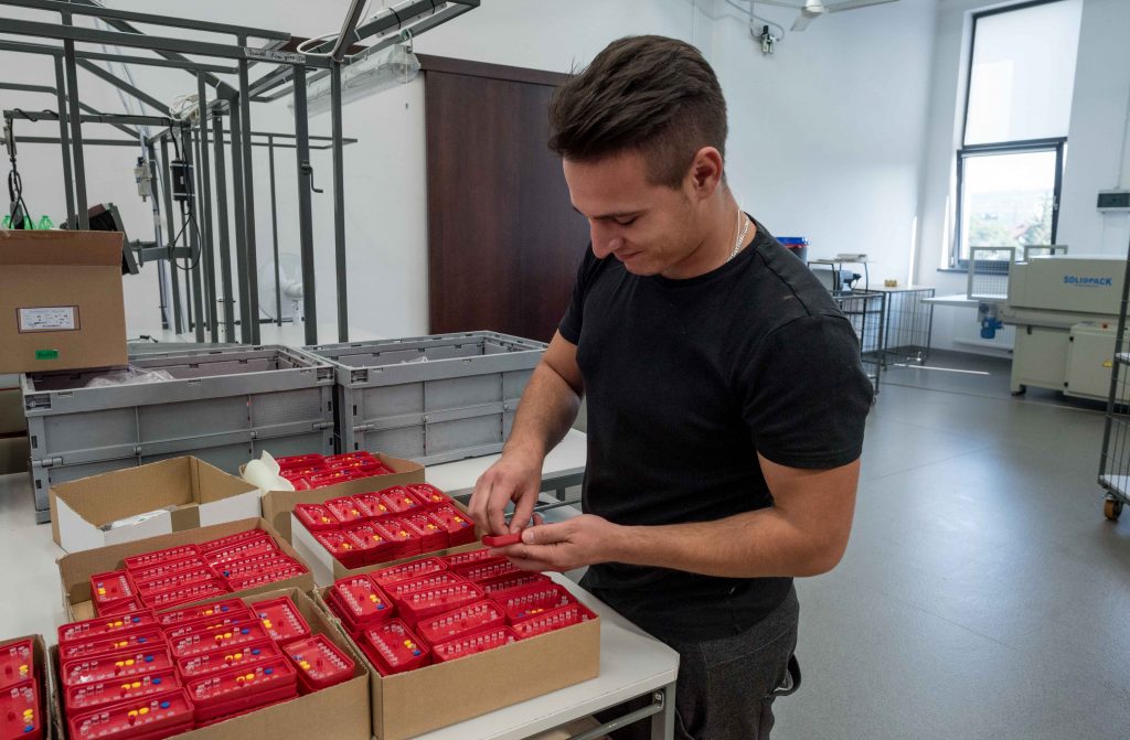Vitberg-Wibroterapia-Producja-składnanie pilota